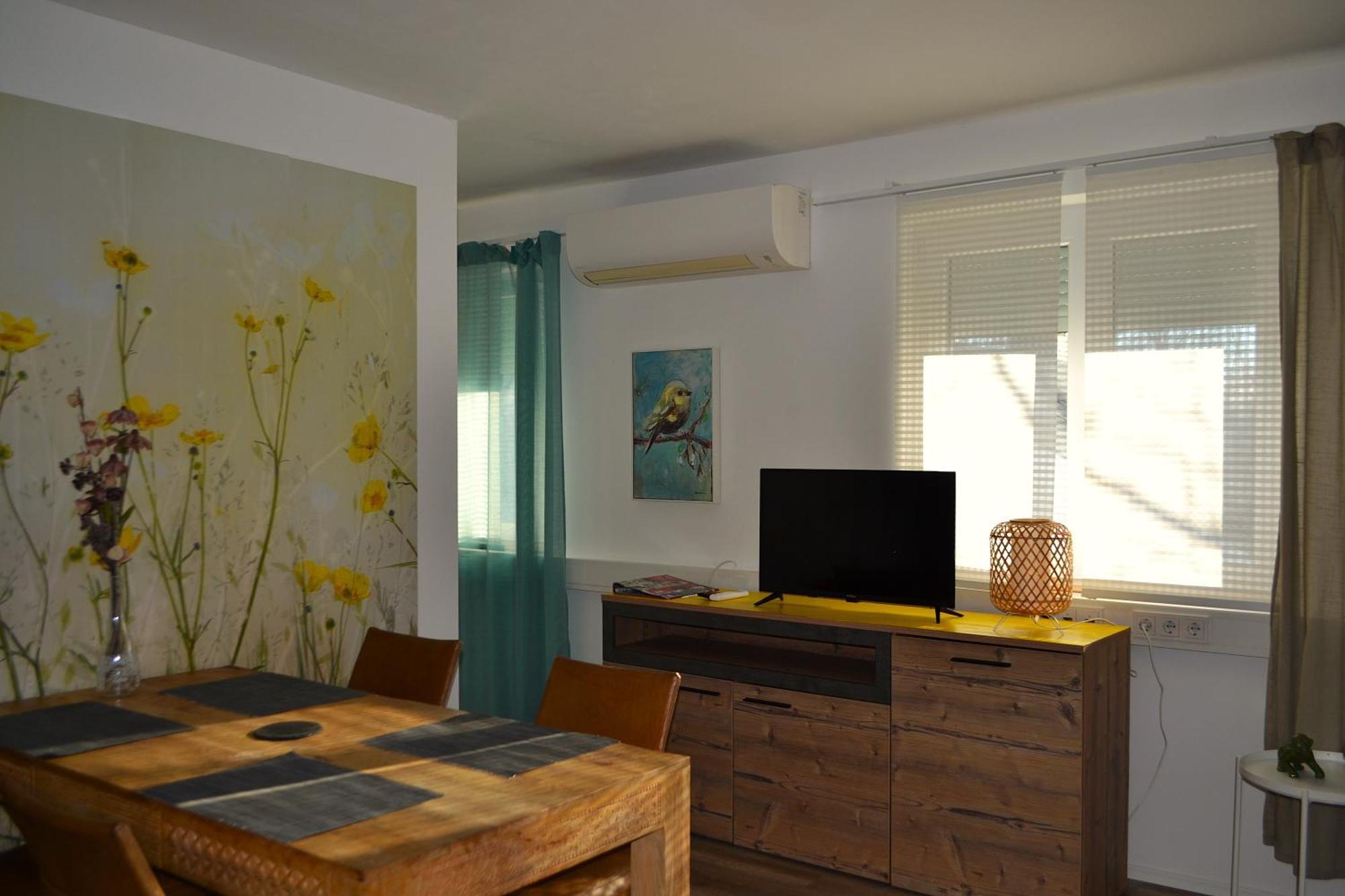 Ferienwohnungen Halbturn Apartment